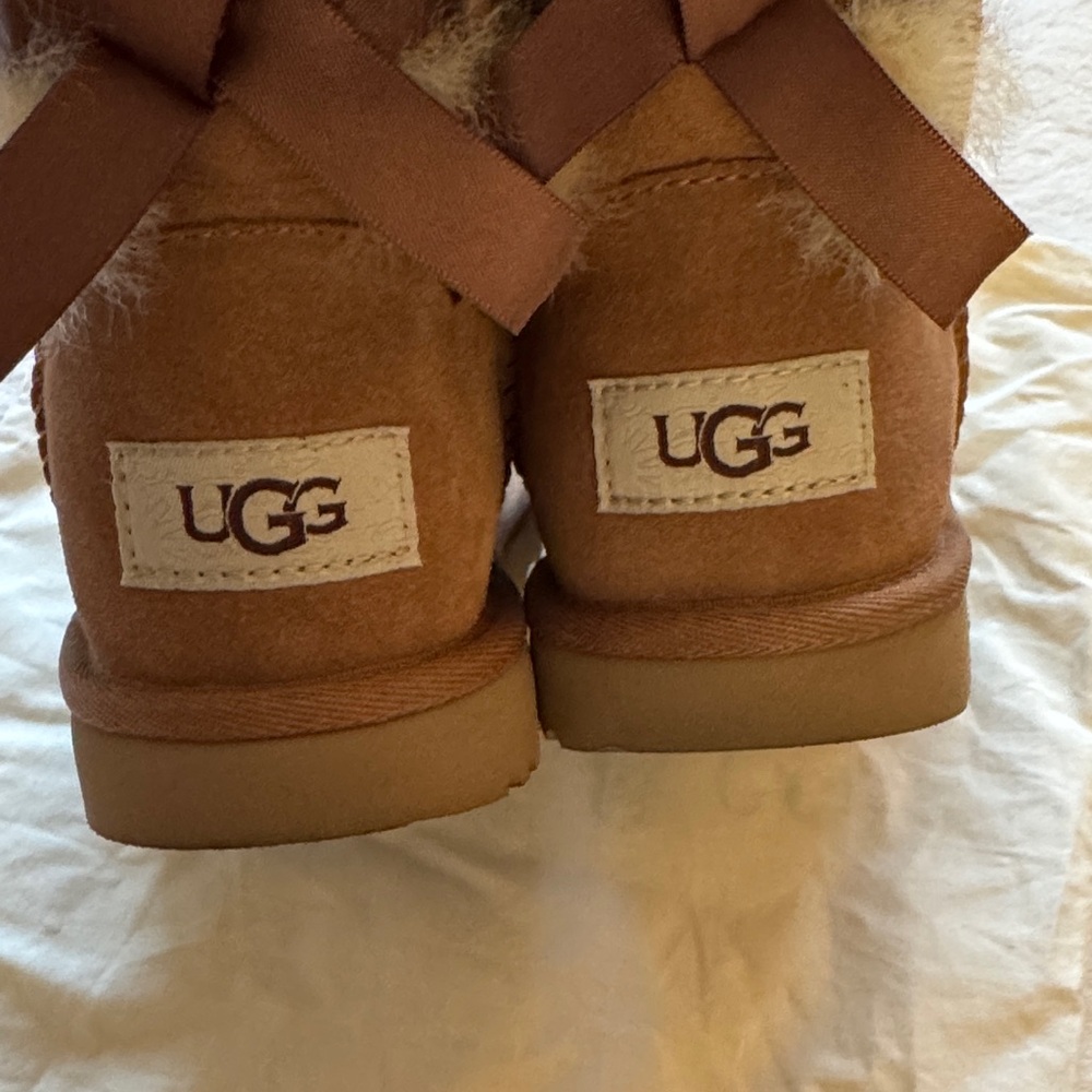 UGG Kids 13 Mini Bailey Bow II water resistant - Picture 11 of 15